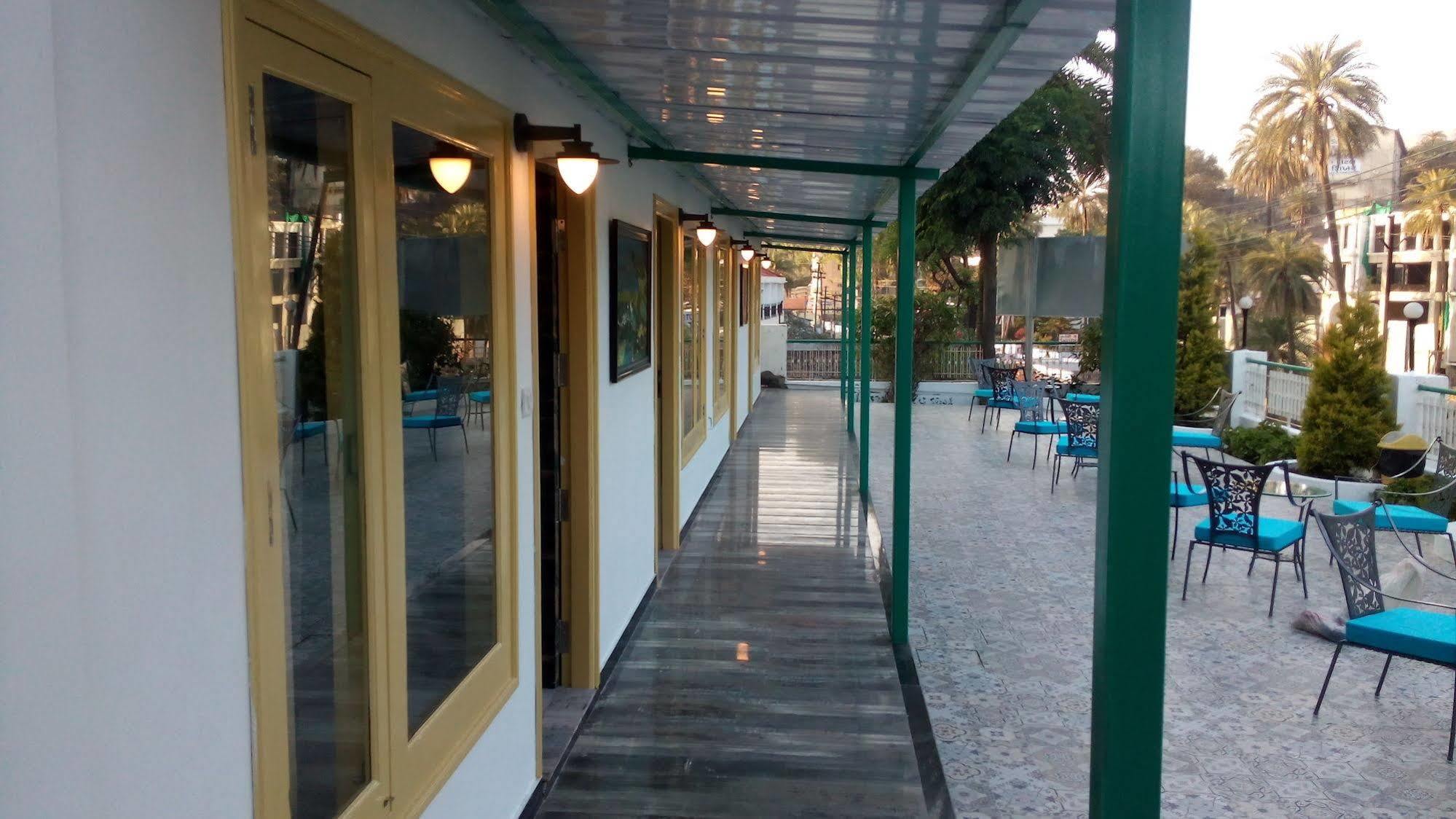 Hotel Karnavati Abu Zewnętrze zdjęcie