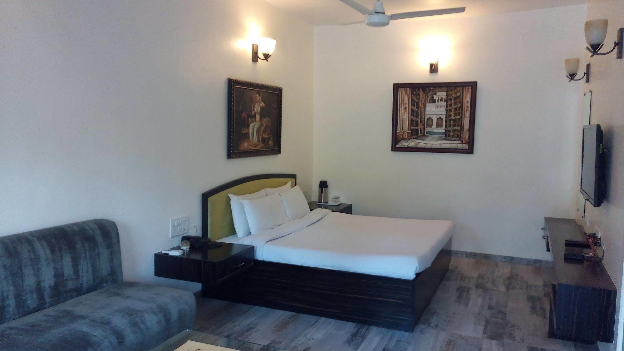 Hotel Karnavati Abu Zewnętrze zdjęcie